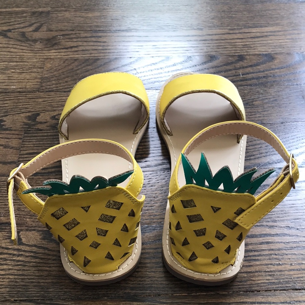 Lightly-used Girls Pineapple Flat Sandals